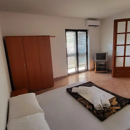 Sperka Apartman Jelsa